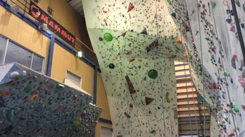 静岡県のクライミング施設「スクエアクライミングセンター」